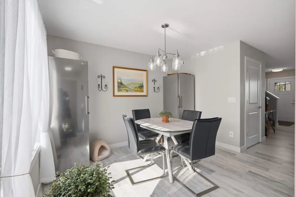 28 Hawthorn Place Sylvan Lake AB T4S 2L6