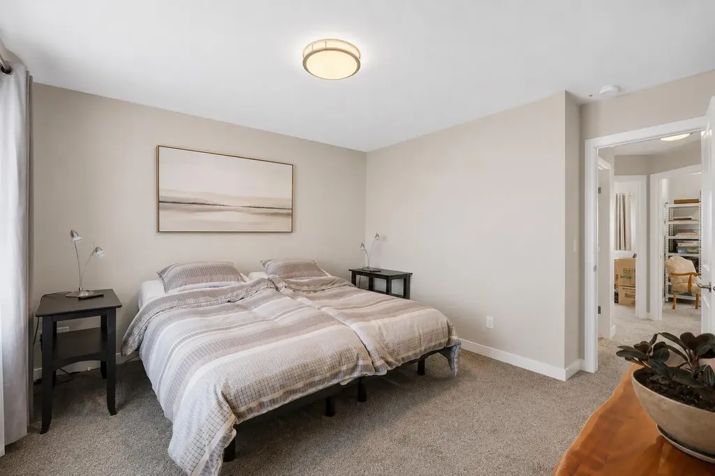 28 Hawthorn Place Sylvan Lake AB T4S 2L6