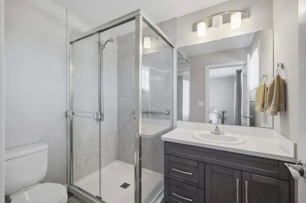 28 Hawthorn Place Sylvan Lake AB T4S 2L6