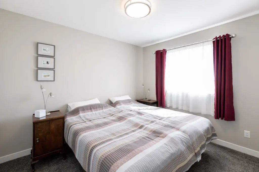 28 Hawthorn Place Sylvan Lake AB T4S 2L6