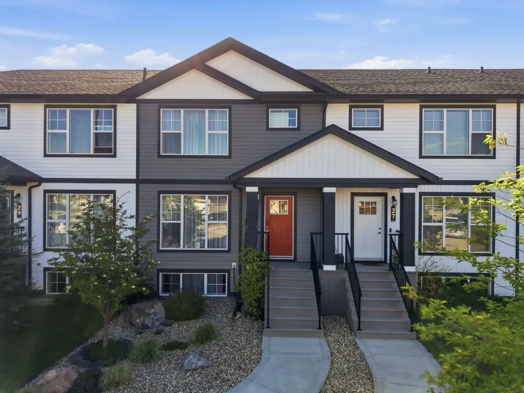 28 Hawthorn Place Sylvan Lake AB T4S 2L6