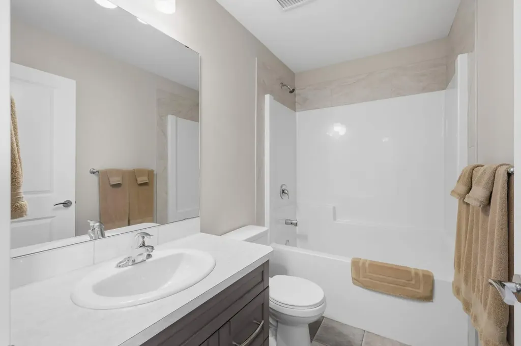 28 Hawthorn Place Sylvan Lake AB T4S 2L6