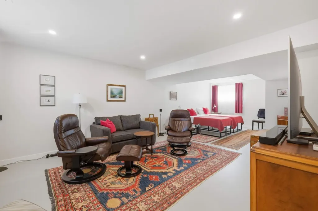 28 Hawthorn Place Sylvan Lake AB T4S 2L6
