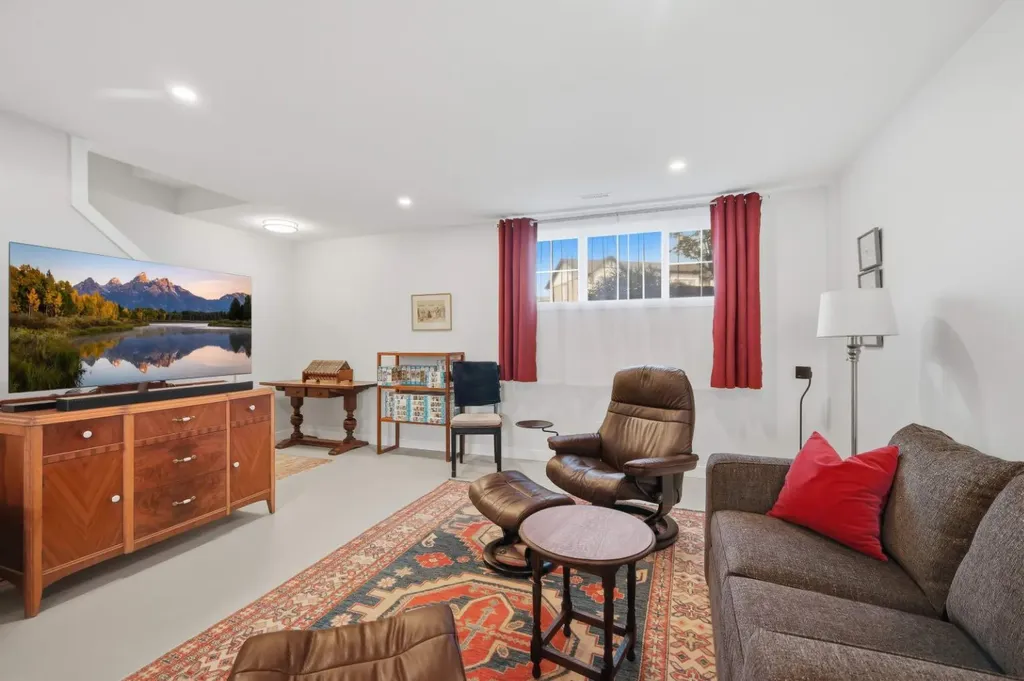 28 Hawthorn Place Sylvan Lake AB T4S 2L6