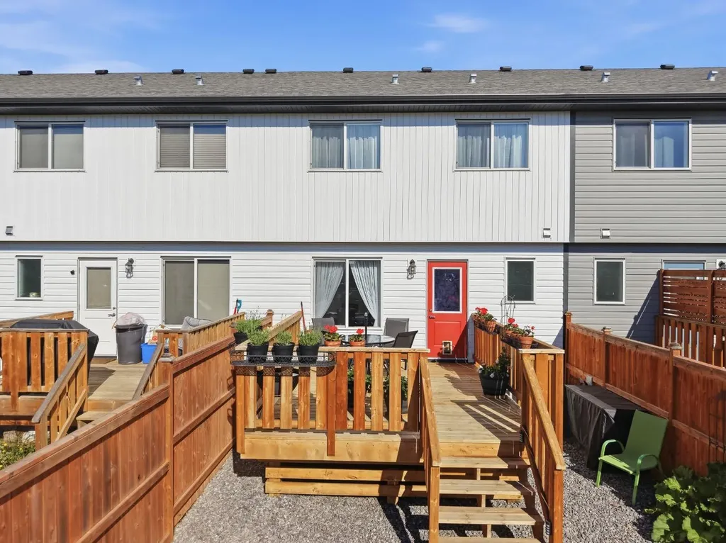 28 Hawthorn Place Sylvan Lake AB T4S 2L6