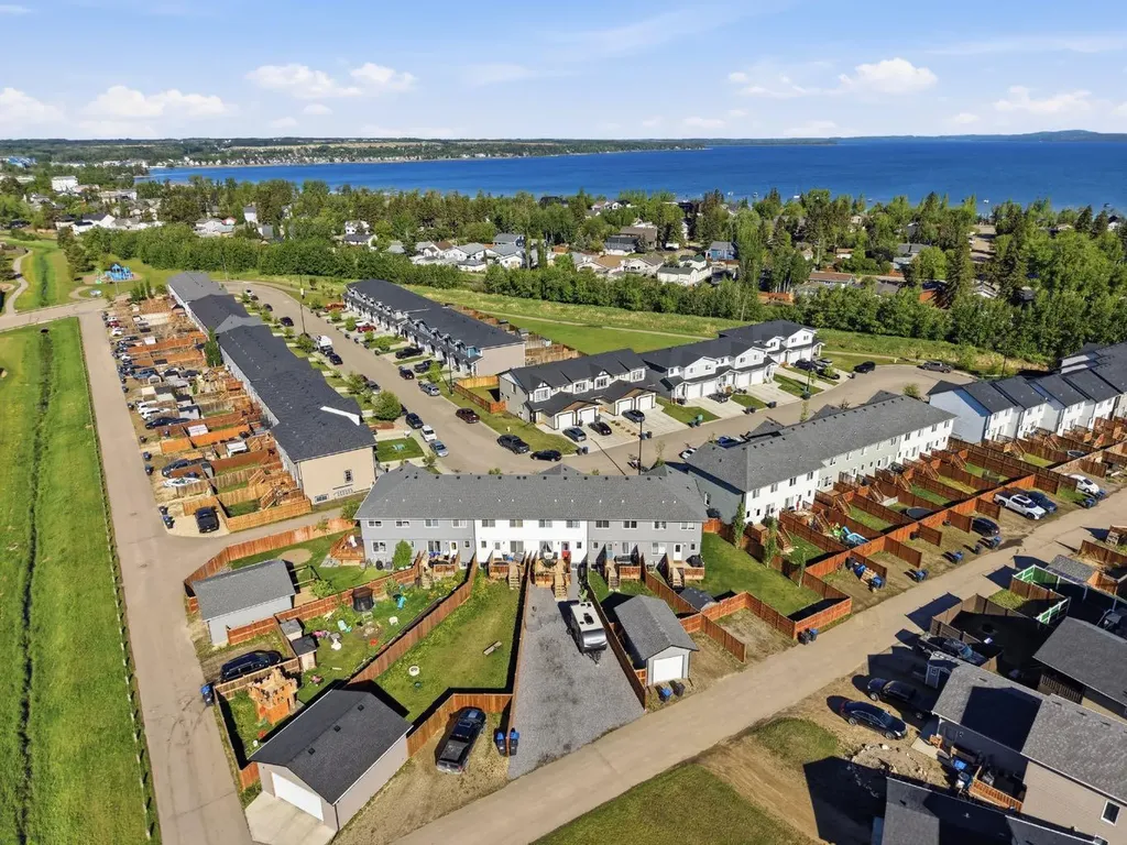 28 Hawthorn Place Sylvan Lake AB T4S 2L6