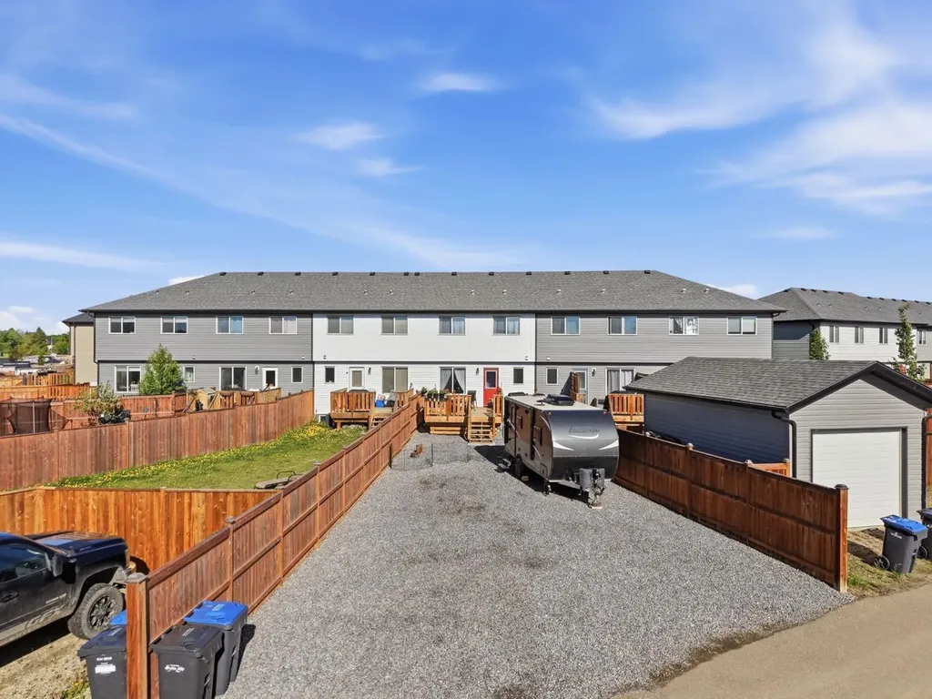 28 Hawthorn Place Sylvan Lake AB T4S 2L6