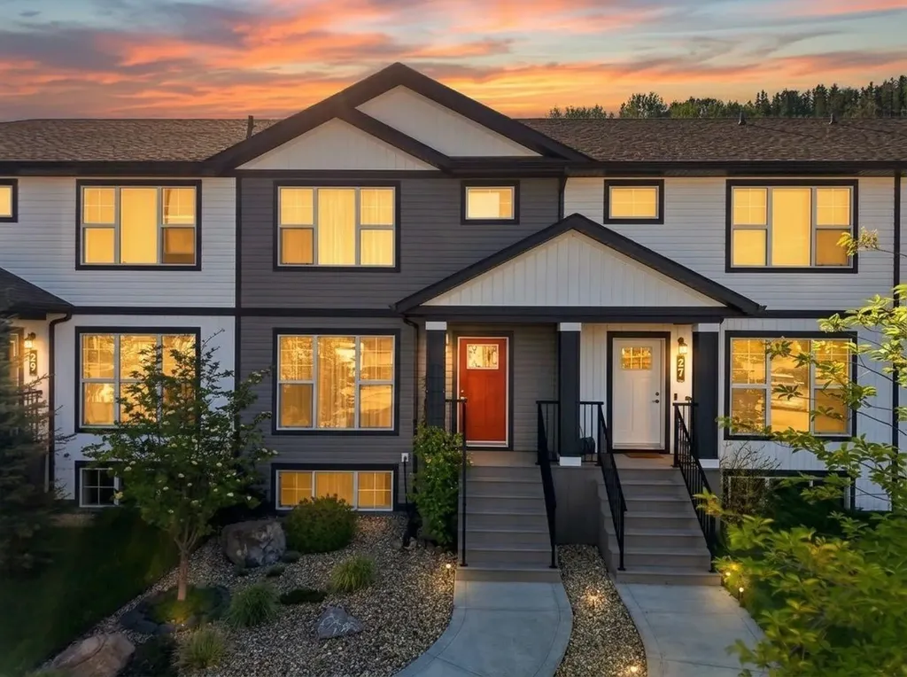 28 Hawthorn Place Sylvan Lake AB T4S 2L6