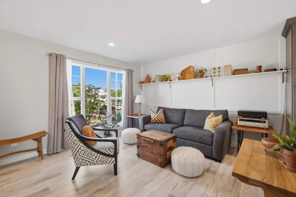28 Hawthorn Place Sylvan Lake AB T4S 2L6