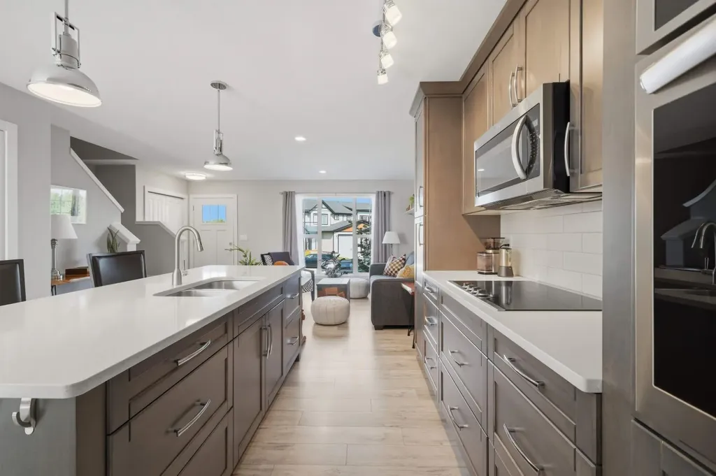 28 Hawthorn Place Sylvan Lake AB T4S 2L6