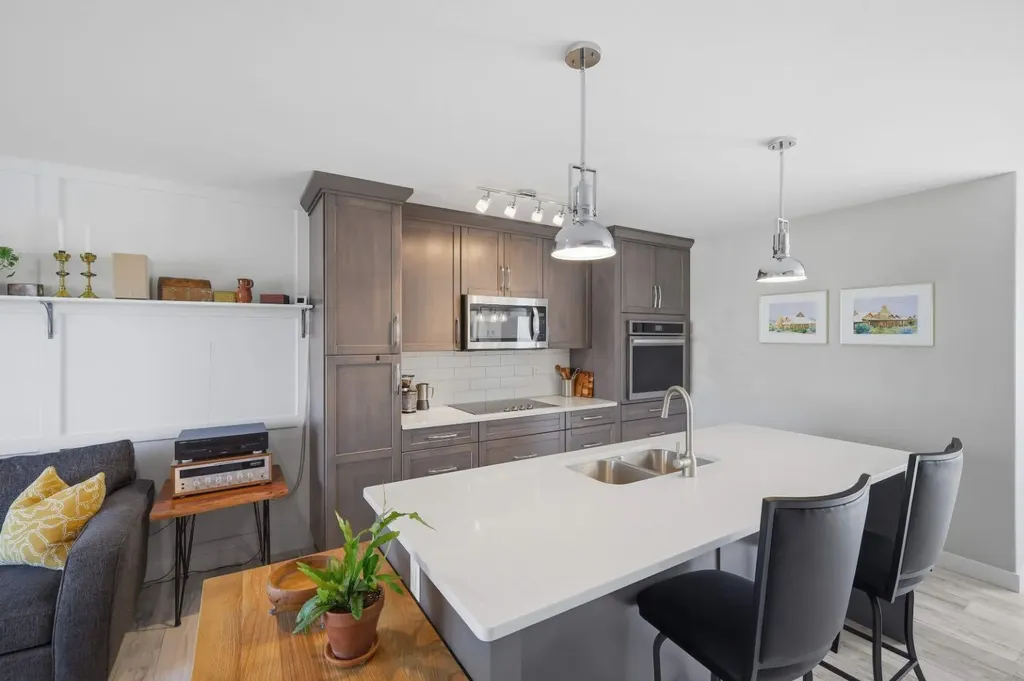 28 Hawthorn Place Sylvan Lake AB T4S 2L6