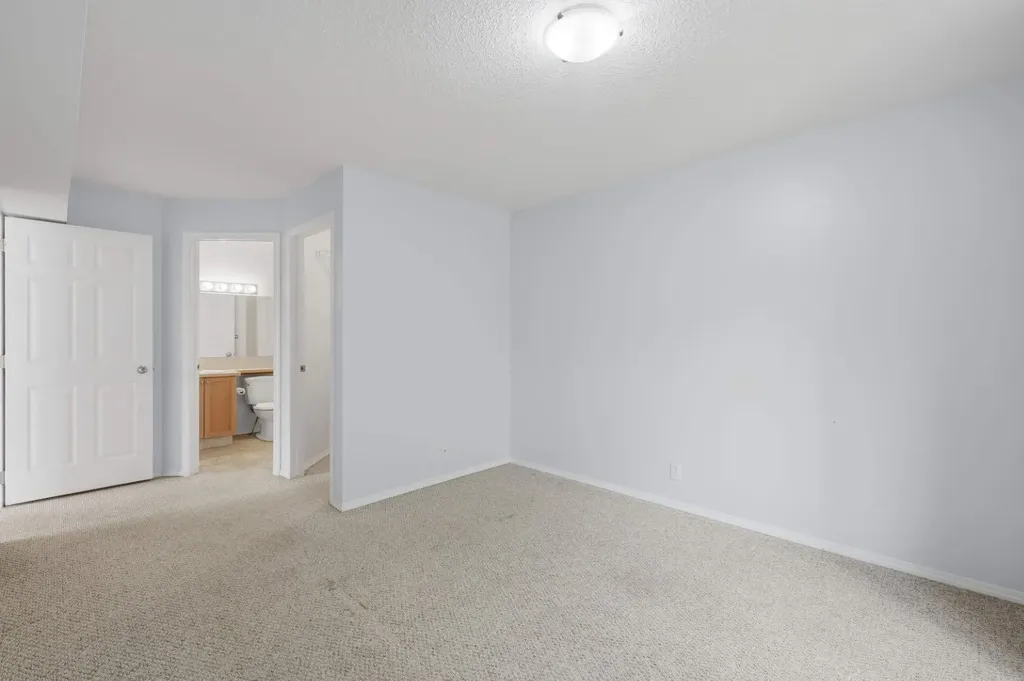 5220 50a Avenue Sylvan Lake AB T4S 1E5