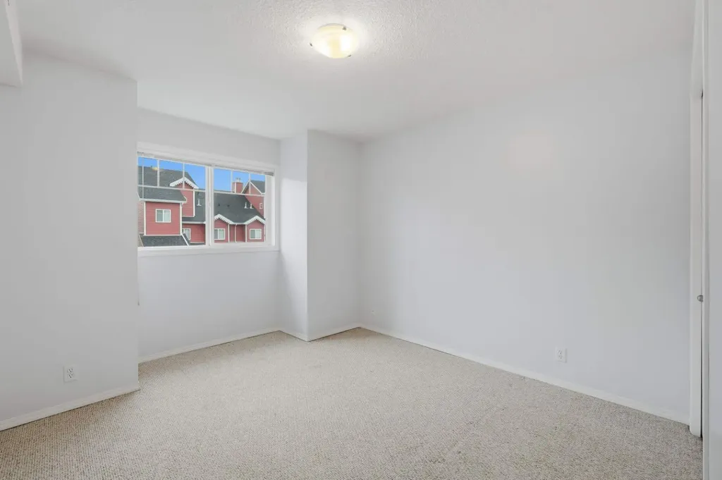 5220 50a Avenue Sylvan Lake AB T4S 1E5