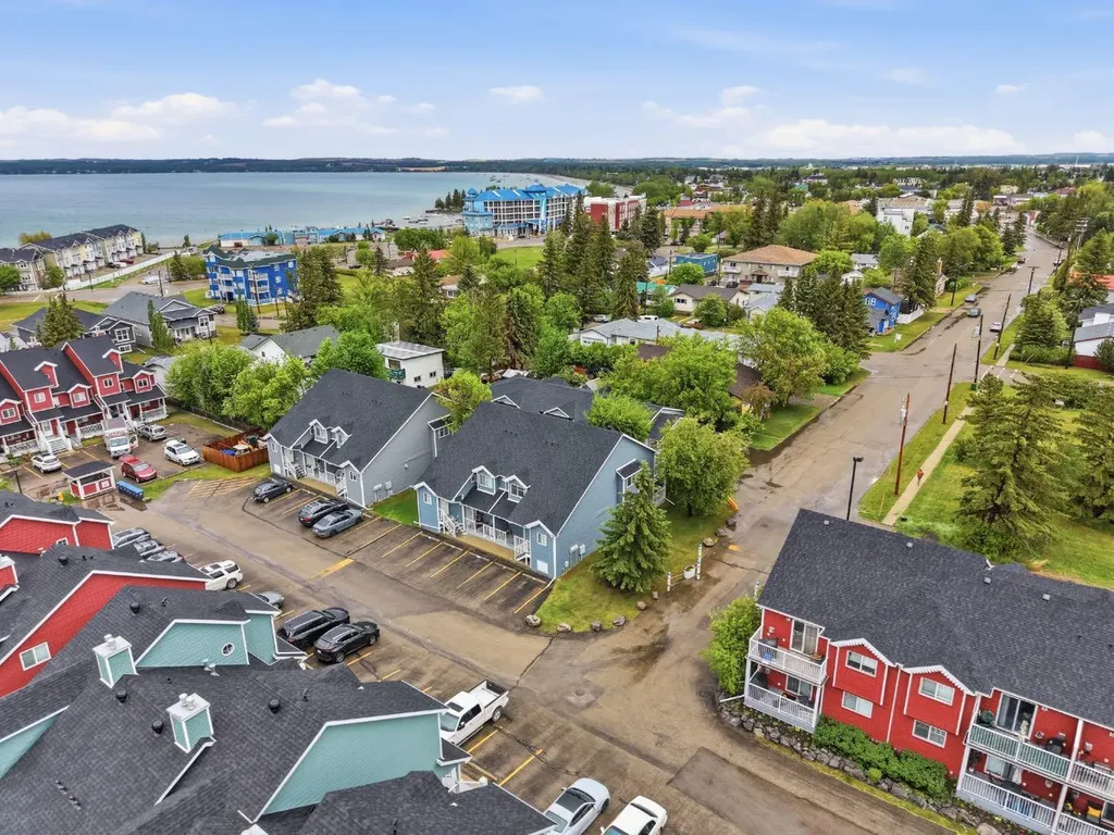 5220 50a Avenue Sylvan Lake AB T4S 1E5