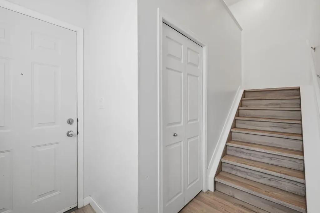 5220 50a Avenue Sylvan Lake AB T4S 1E5