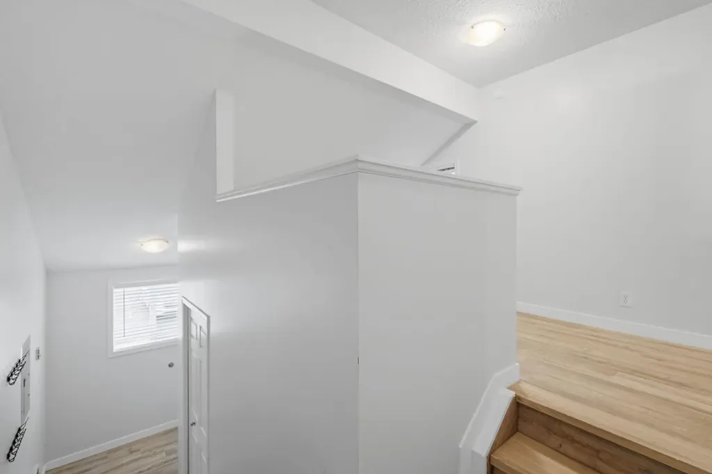 5220 50a Avenue Sylvan Lake AB T4S 1E5