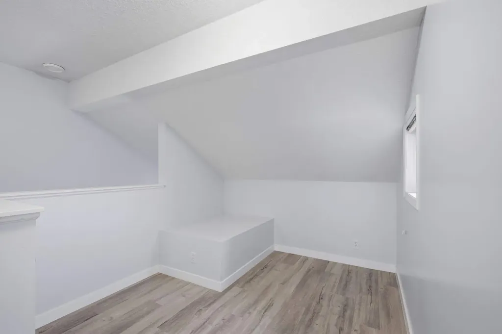 5220 50a Avenue Sylvan Lake AB T4S 1E5