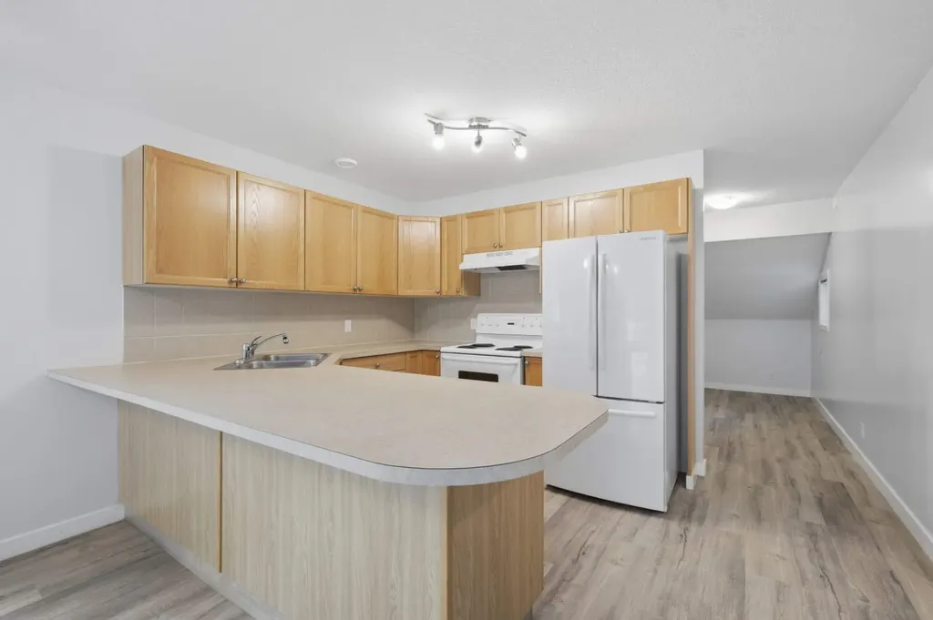 5220 50a Avenue Sylvan Lake AB T4S 1E5