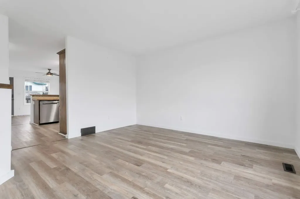 5807 44 Avenue Rocky Mountain House AB T4T 0A1