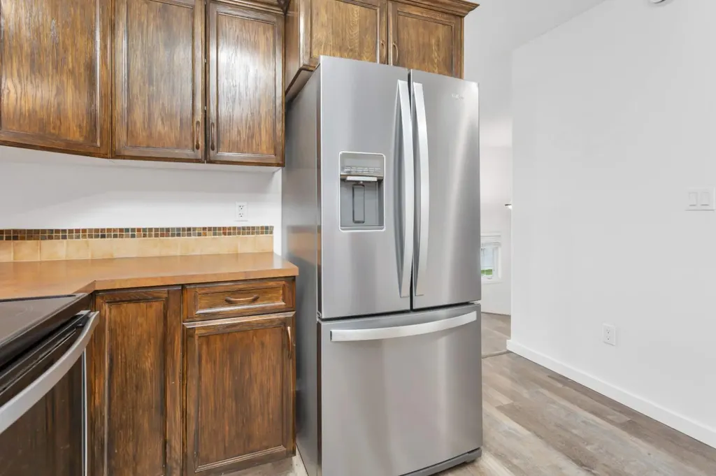 5807 44 Avenue Rocky Mountain House AB T4T 0A1