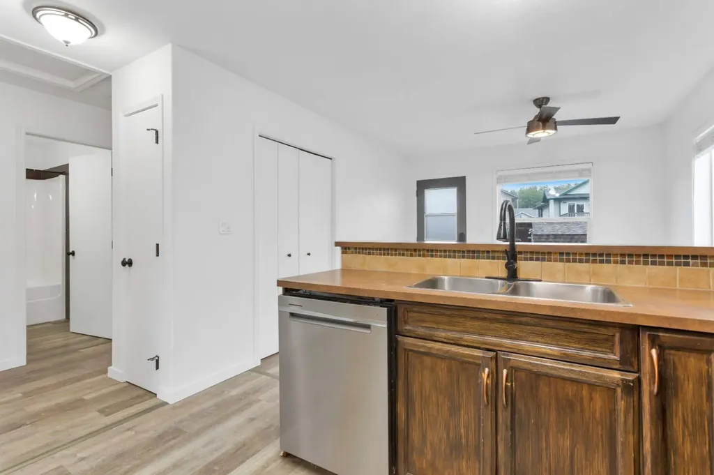 5807 44 Avenue Rocky Mountain House AB T4T 0A1