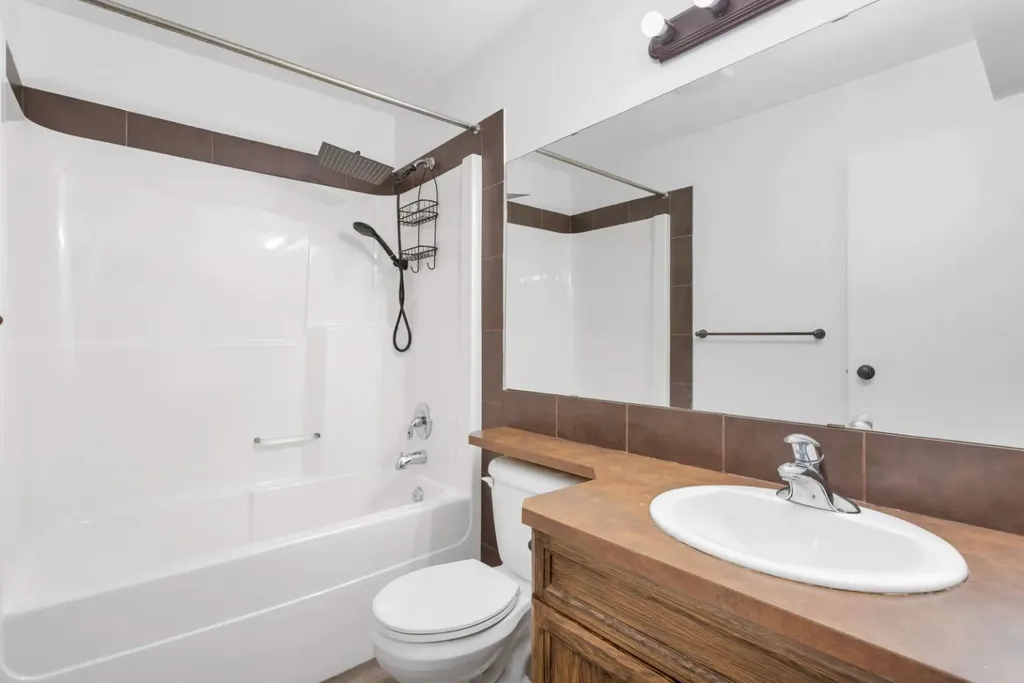 5807 44 Avenue Rocky Mountain House AB T4T 0A1