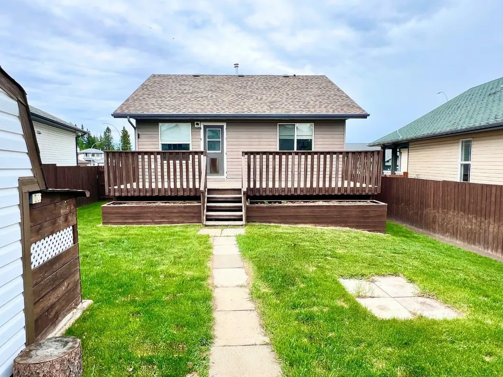 5807 44 Avenue Rocky Mountain House AB T4T 0A1