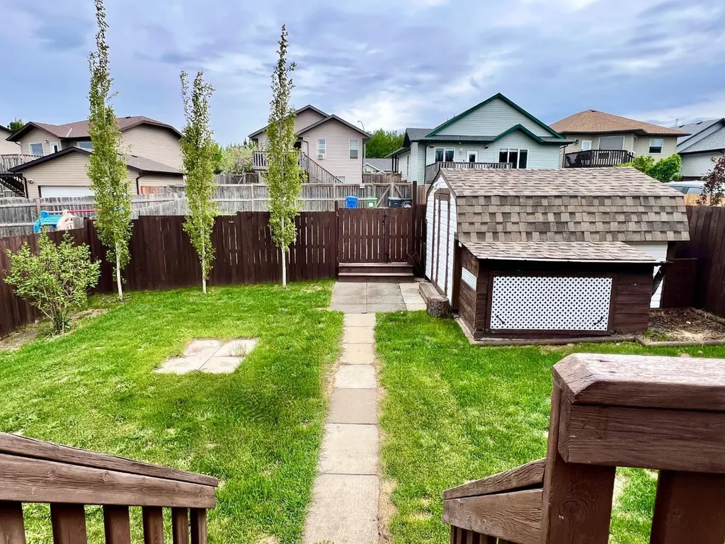 5807 44 Avenue Rocky Mountain House AB T4T 0A1