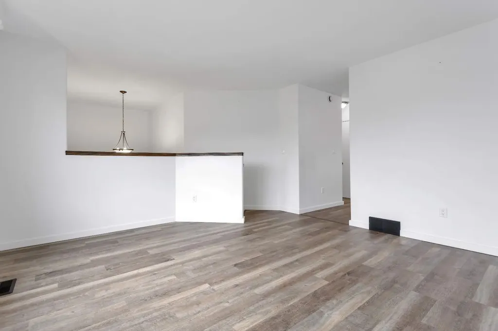 5807 44 Avenue Rocky Mountain House AB T4T 0A1