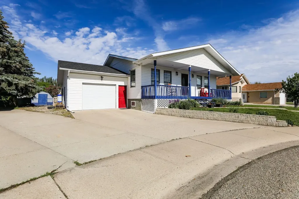 18 Garden Place Magrath AB T0K 1J0