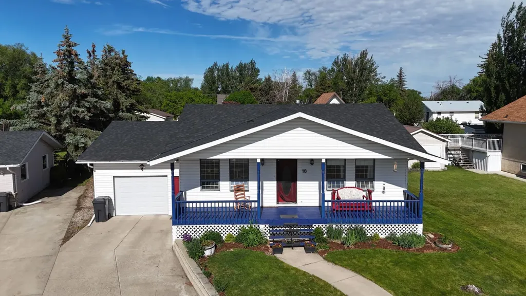 18 Garden Place Magrath AB T0K 1J0
