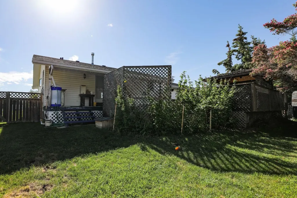 18 Garden Place Magrath AB T0K 1J0
