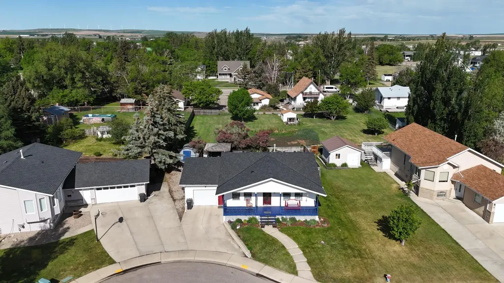 18 Garden Place Magrath AB T0K 1J0