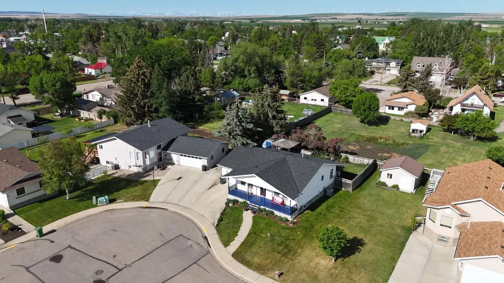 18 Garden Place Magrath AB T0K 1J0