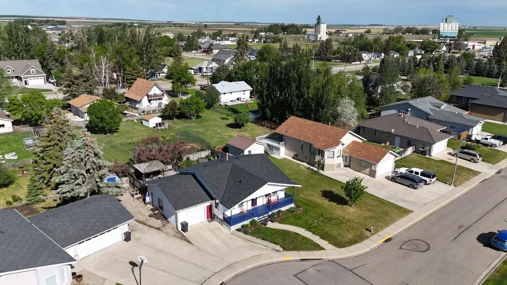 18 Garden Place Magrath AB T0K 1J0