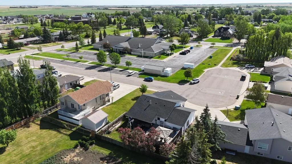 18 Garden Place Magrath AB T0K 1J0