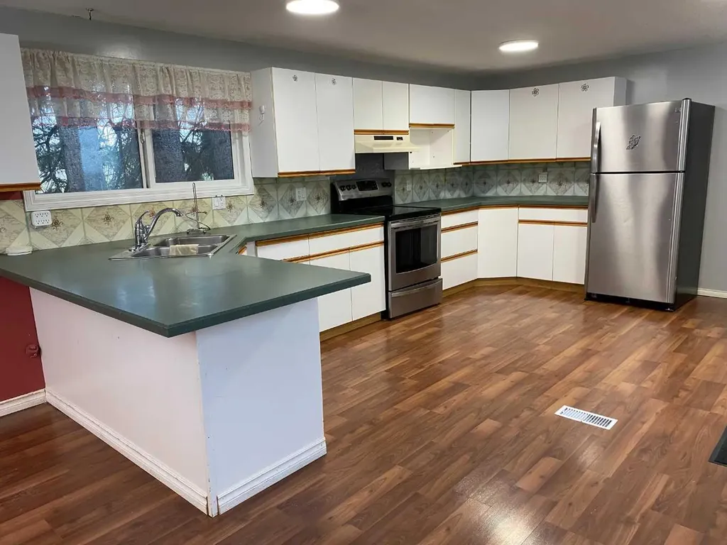 4411 62 Street Rocky Mountain House AB T4T1B1