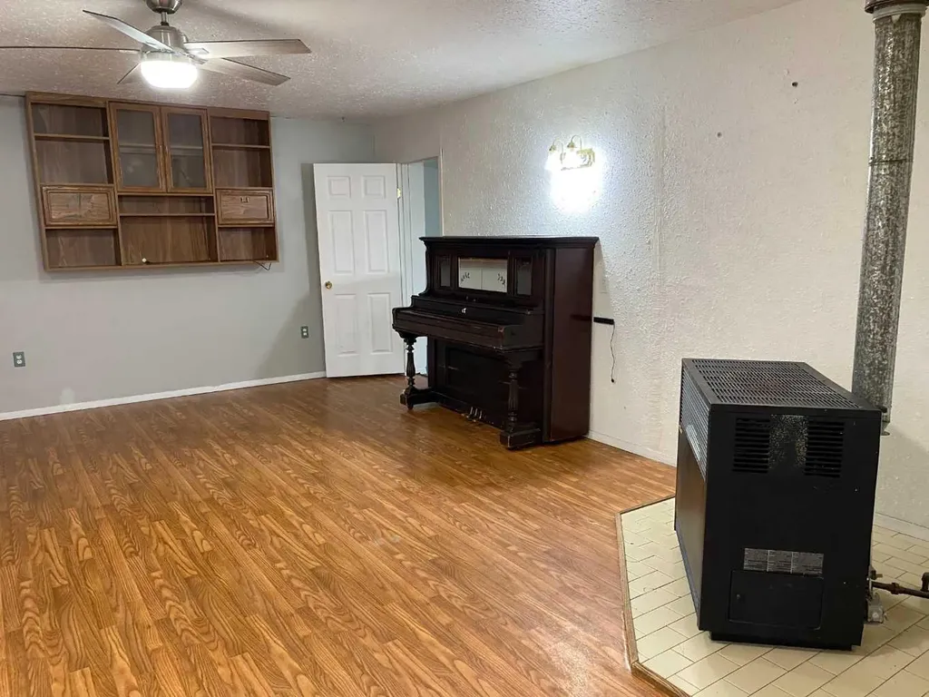4411 62 Street Rocky Mountain House AB T4T1B1