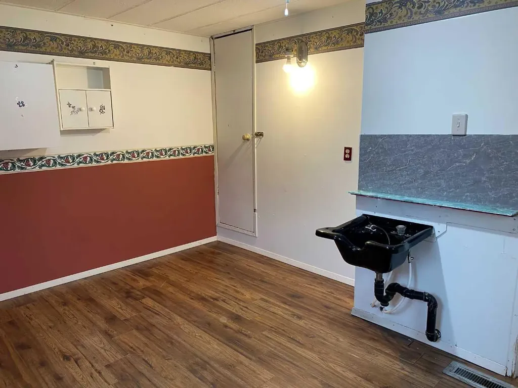 4411 62 Street Rocky Mountain House AB T4T1B1