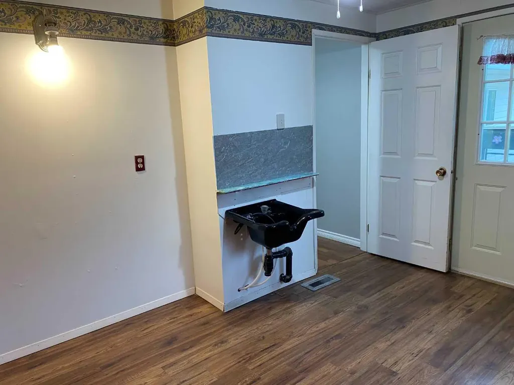 4411 62 Street Rocky Mountain House AB T4T1B1