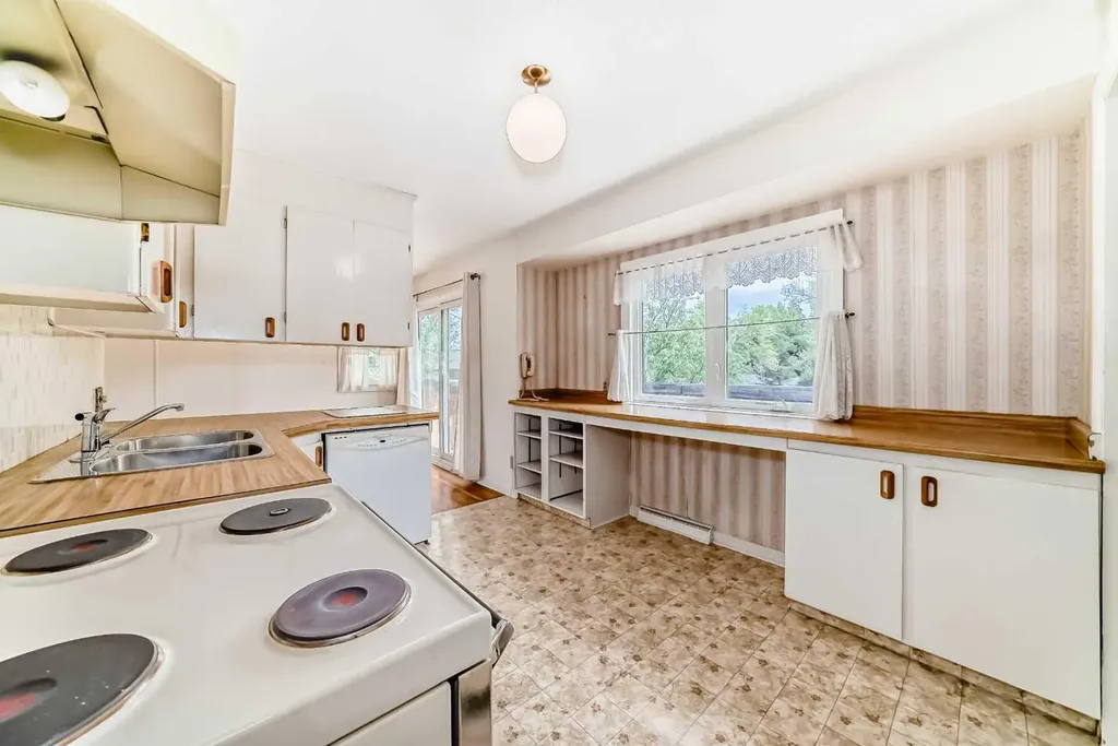 6040 Thornburn Drive NW Calgary AB T2K 3P7