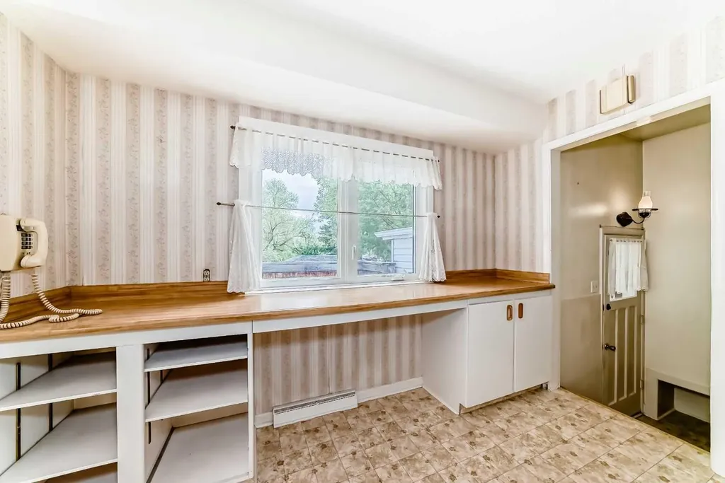 6040 Thornburn Drive NW Calgary AB T2K 3P7