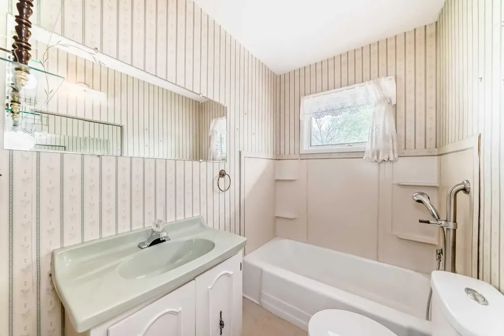 6040 Thornburn Drive NW Calgary AB T2K 3P7