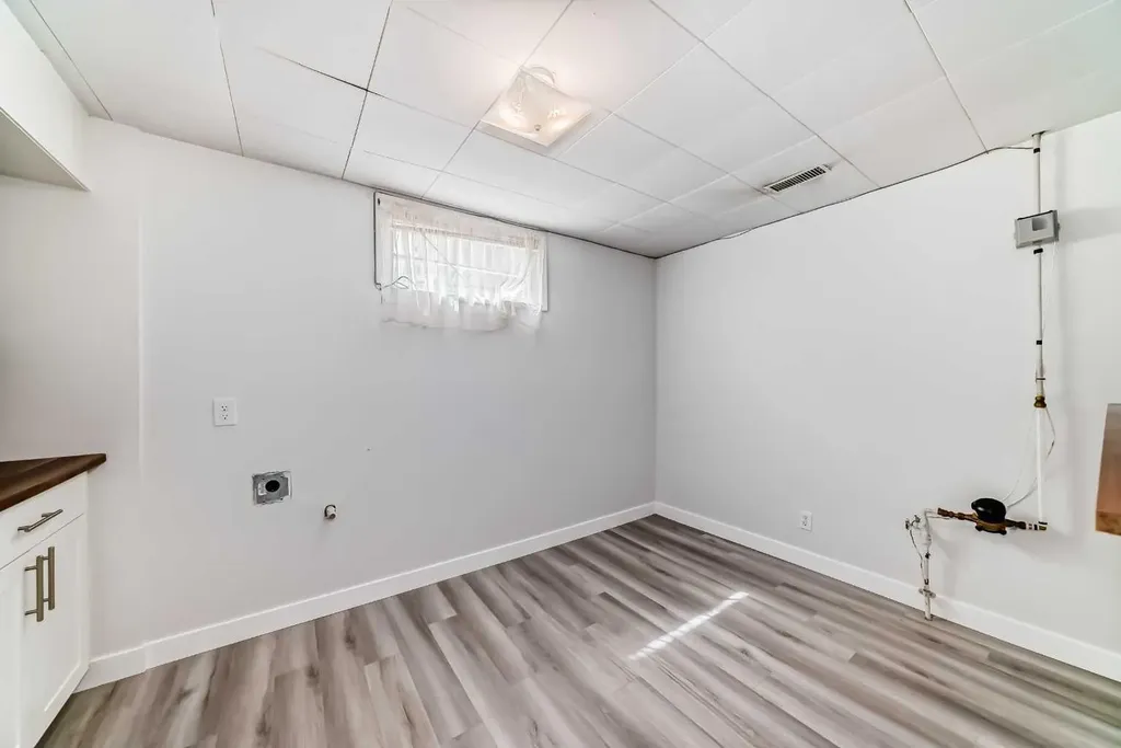 6040 Thornburn Drive NW Calgary AB T2K 3P7