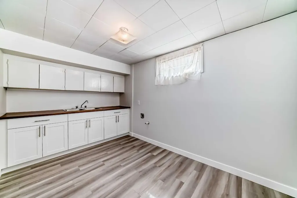 6040 Thornburn Drive NW Calgary AB T2K 3P7