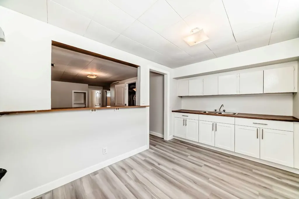 6040 Thornburn Drive NW Calgary AB T2K 3P7