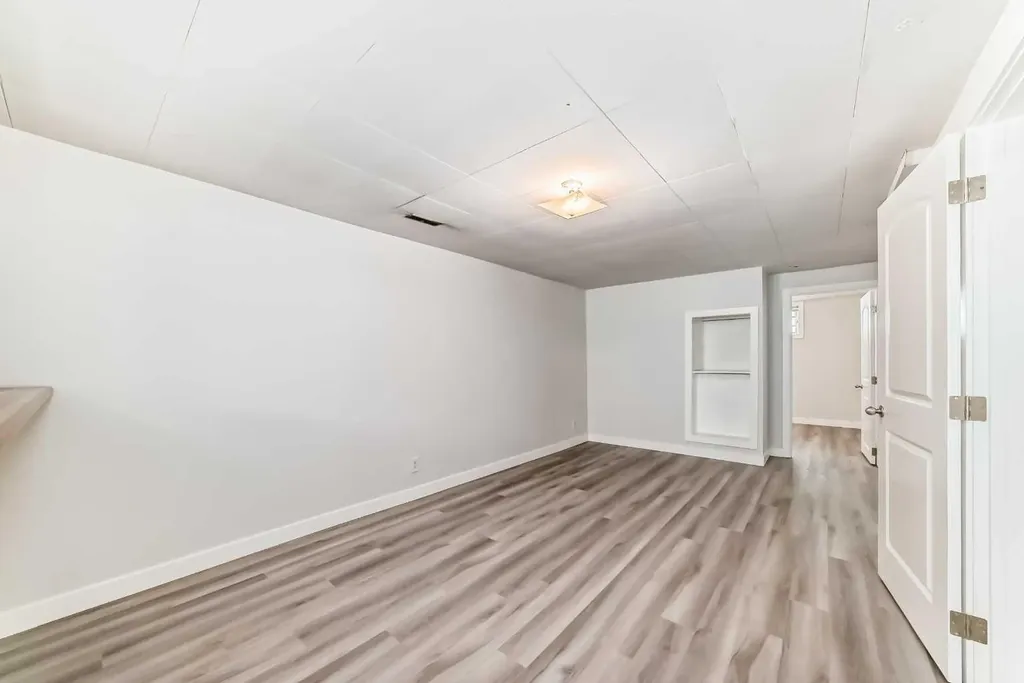6040 Thornburn Drive NW Calgary AB T2K 3P7
