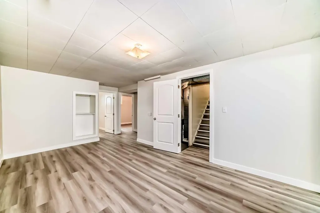 6040 Thornburn Drive NW Calgary AB T2K 3P7