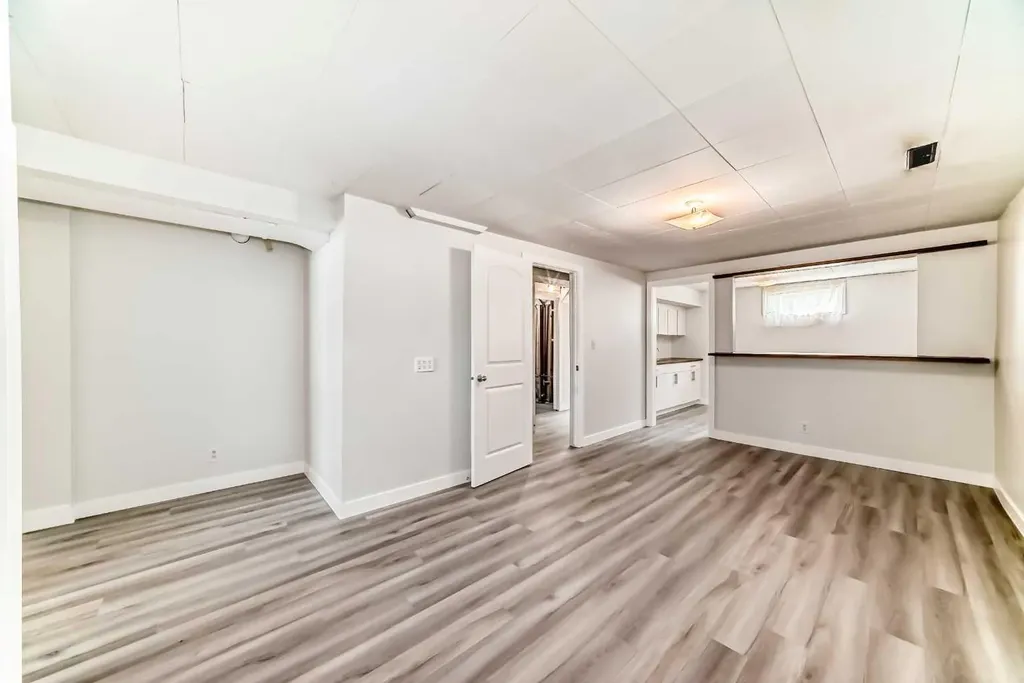 6040 Thornburn Drive NW Calgary AB T2K 3P7