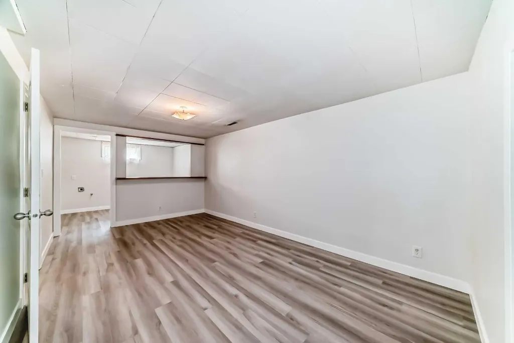 6040 Thornburn Drive NW Calgary AB T2K 3P7